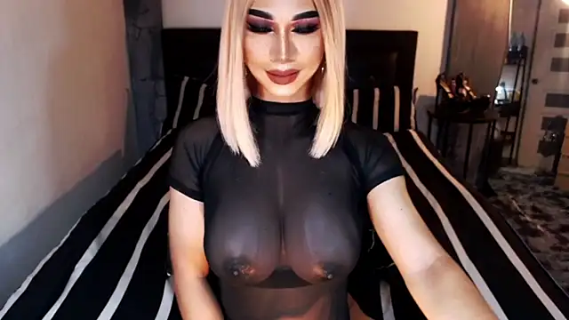 Snapshot of MassiveCockxMistress chatting on October 2025 12:25:02 PM MassiveCockxMistress online show from October 2025 12:25:02 PM