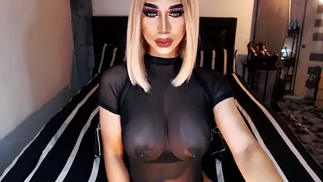 Snapshot of MassiveCockxMistress chatting on November 2025 05:15:01 PM MassiveCockxMistress online show from November 2025 05:15:01 PM