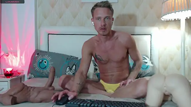 JessicaSteve online show from November 2025 06:39:01 PM