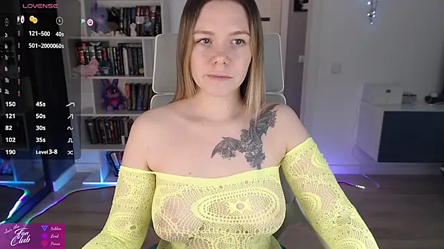 Emma Bryan online show from April 2026 08:50:01 PM