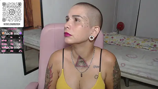 Snapshot of moon_cat85 chatting on March 2025 01:12:01 AM moon cat85 online show from March 2025 01:12:01 AM