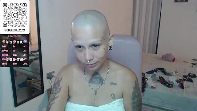 Snapshot of moon_cat85 chatting on March 2025 12:22:02 AM moon cat85 online show from March 2025 12:22:02 AM