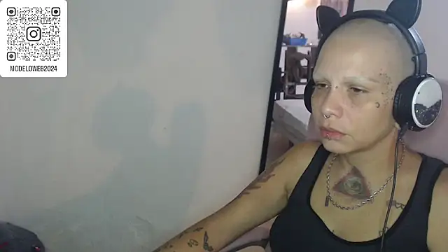 Snapshot of moon_cat85 chatting on March 2025 10:24:01 PM moon cat85 online show from March 2025 10:24:01 PM