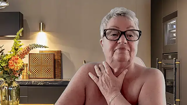 GrannyChrissy68 online show from March 2026 09:21:02 PM