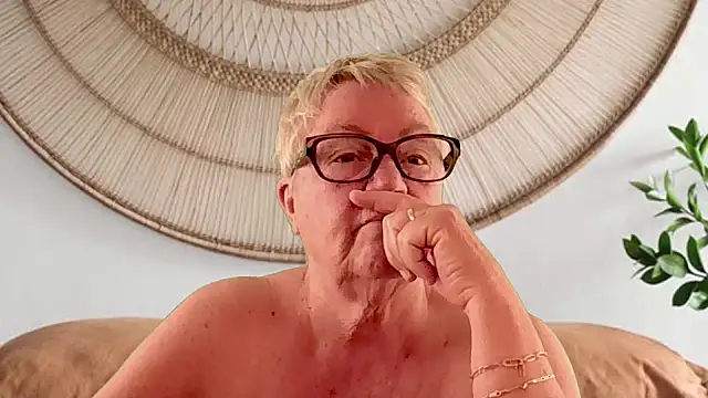 GrannyChrissy68 online show from April 2026 01:45:02 PM