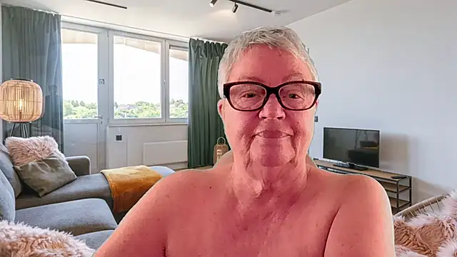 GrannyChrissy68 online show from April 2026 12:42:01 PM
