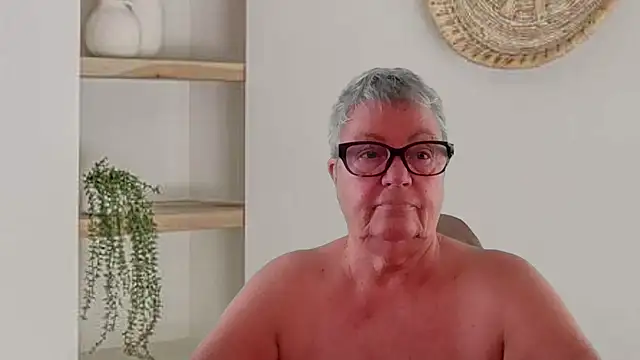Snapshot of GrannyChrissy68 chatting on June 2026 12:33:02 PM GrannyChrissy68 online show from June 2026 12:33:02 PM