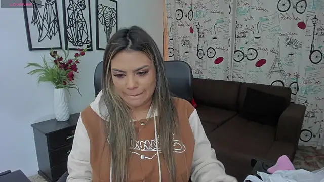 sweetfabianaxl online show from February 2025 07:43:02 PM