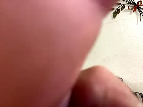 Snapshot of Trainee2Bpeed chatting on September 2025 07:43:01 AM Trainee2Bpeed online show from September 2025 07:43:01 AM