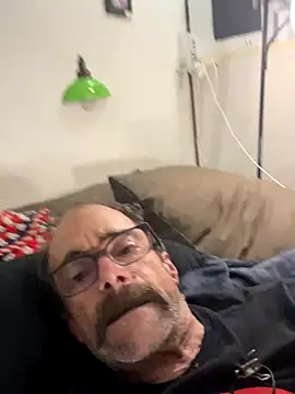 Snapshot of Trainee2Bpeed chatting on October 2025 09:42:02 AM Trainee2Bpeed online show from October 2025 09:42:02 AM