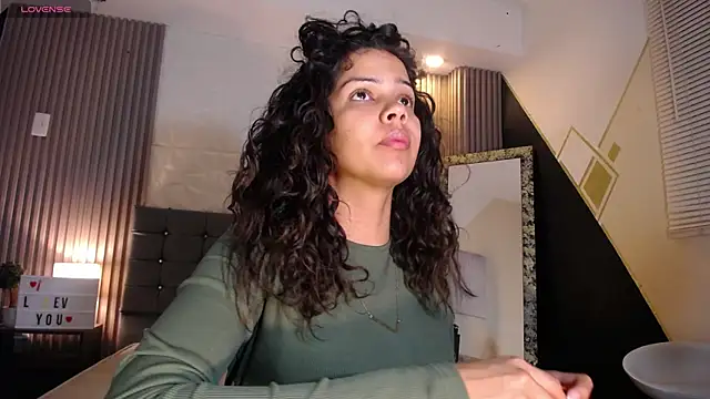 Snapshot of ximena_diaz chatting on December 2024 07:43:01 PM ximena diaz online show from December 2024 07:43:01 PM