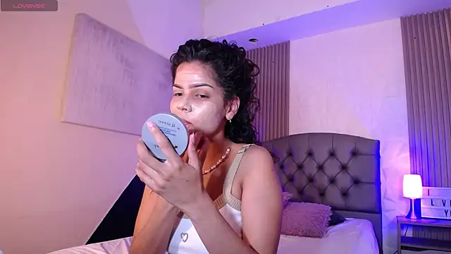 Snapshot of ximena_diaz chatting on February 2025 07:40:02 PM ximena diaz online show from February 2025 07:40:02 PM