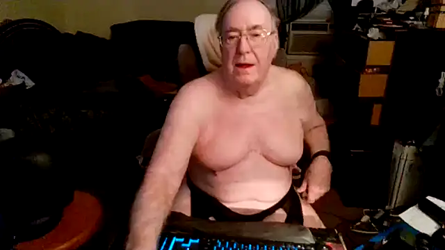 Snapshot of Toastir chatting on November 2025 07:02:02 PM Toastir online show from November 2025 07:02:02 PM