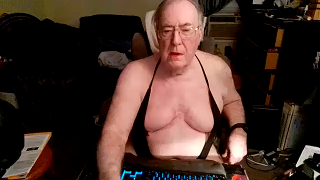 Snapshot of Toastir chatting on November 2025 09:25:02 PM Toastir online show from November 2025 09:25:02 PM