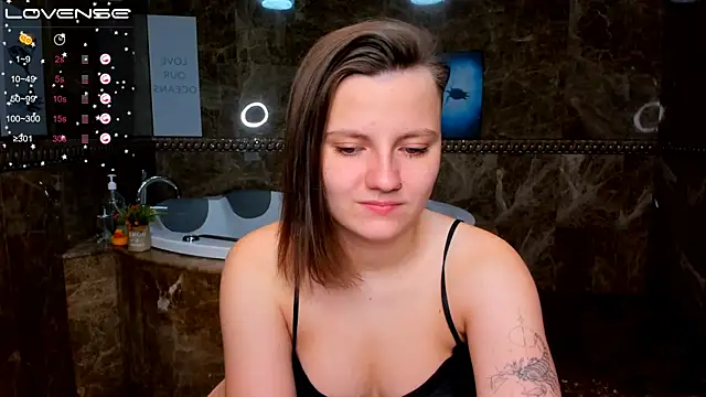 MelindaTin online show from November 2025 01:44:01 AM