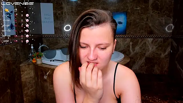 MelindaTin online show from November 2025 12:32:02 AM