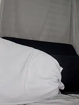 Snapshot of estrella_tasty chatting on December 2025 12:41:02 AM estrella tasty online show from December 2025 12:41:02 AM