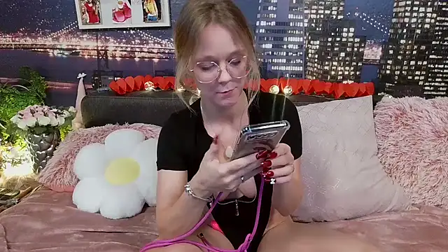 little-leni online show from February 2025 02:43:02 PM