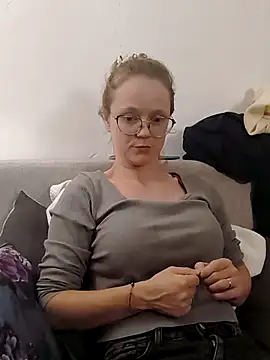 little-leni online show from October 2025 08:30:02 PM