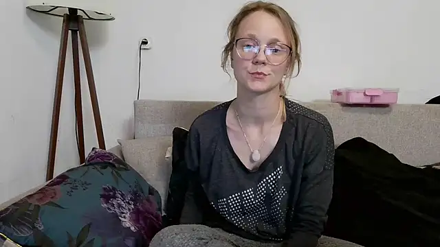 little-leni online show from March 2026 08:12:01 PM