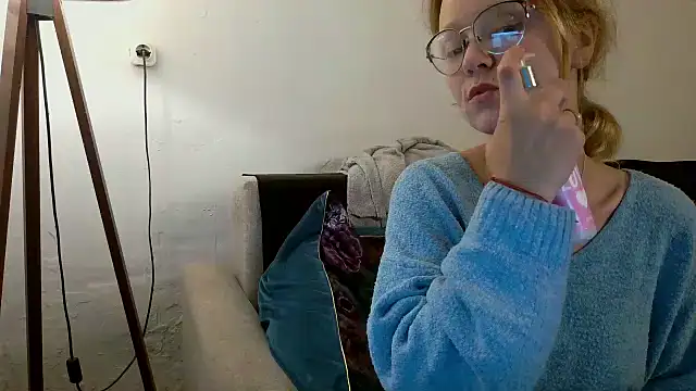 Snapshot of little-leni chatting on May 2026 08:06:02 PM little-leni online show from May 2026 08:06:02 PM