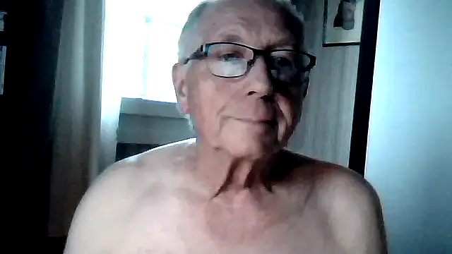 johnjohn622662 online show from June 2026 03:45:01 PM