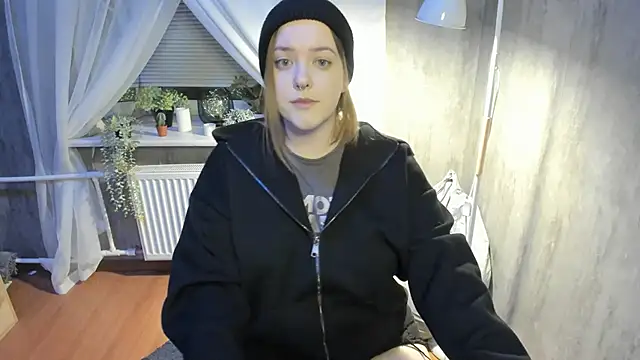 Snapshot of Sophia_Edwards chatting on February 2025 06:48:02 PM Sophia Edwards online show from February 2025 06:48:02 PM