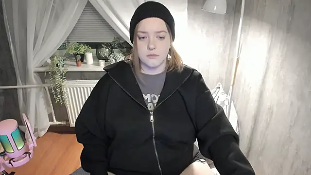 Snapshot of Sophia_Edwards chatting on February 2025 06:36:02 PM Sophia Edwards online show from February 2025 06:36:02 PM