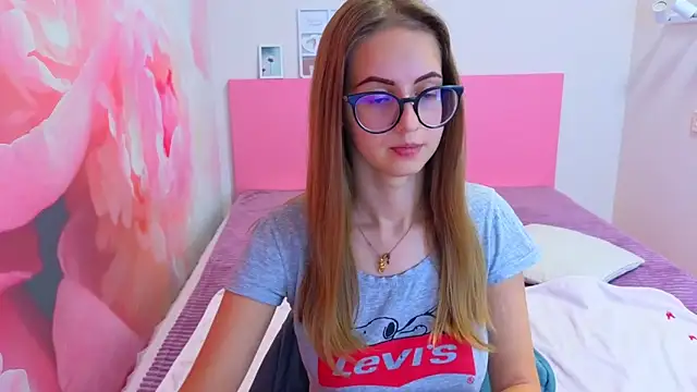 Snapshot of AliceAdams chatting on October 2025 08:26:01 AM AliceAdams online show from October 2025 08:26:01 AM