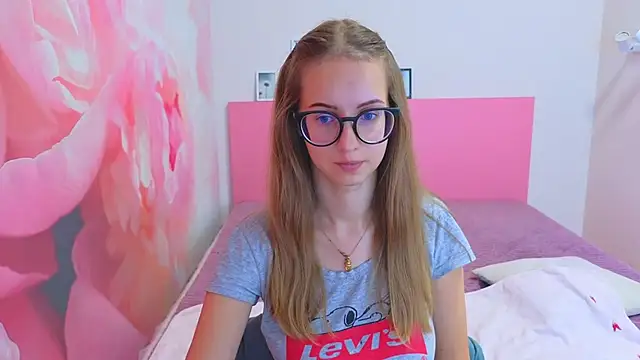 Snapshot of AliceAdams chatting on November 2025 07:53:01 AM AliceAdams online show from November 2025 07:53:01 AM