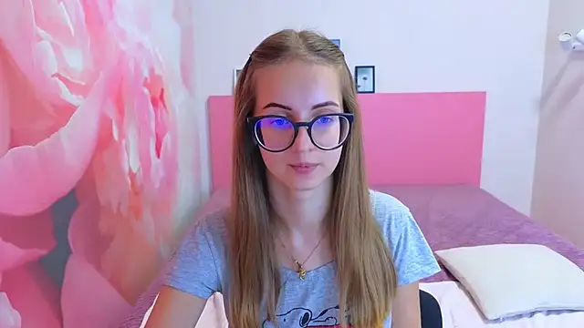 Snapshot of AliceAdams chatting on November 2025 08:13:02 AM AliceAdams online show from November 2025 08:13:02 AM