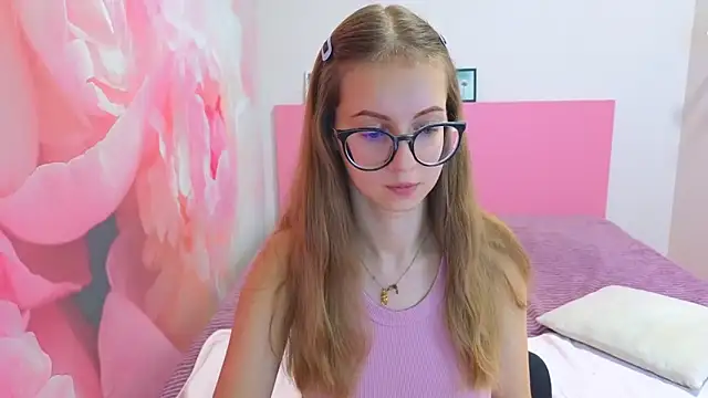 Snapshot of AliceAdams chatting on December 2025 07:06:02 AM AliceAdams online show from December 2025 07:06:02 AM