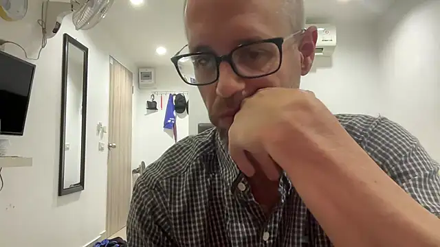 Snapshot of CamCrestXXX chatting on December 2024 06:22:02 AM CamCrestXXX online show from December 2024 06:22:02 AM