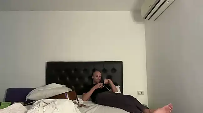 Snapshot of CamCrestXXX chatting on December 2024 05:21:01 AM CamCrestXXX online show from December 2024 05:21:01 AM