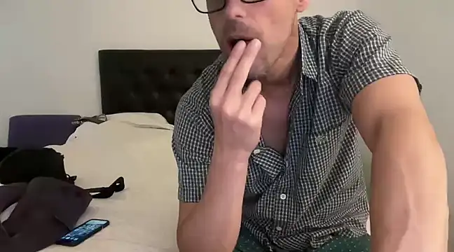 Snapshot of CamCrestXXX chatting on January 2025 08:06:01 AM CamCrestXXX online show from January 2025 08:06:01 AM