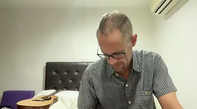 Snapshot of CamCrestXXX chatting on January 2025 11:30:01 PM CamCrestXXX online show from January 2025 11:30:01 PM