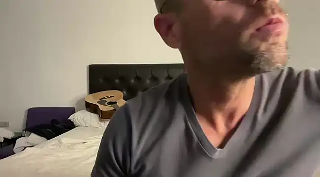 Snapshot of CamCrestXXX chatting on January 2025 08:07:02 AM CamCrestXXX online show from January 2025 08:07:02 AM