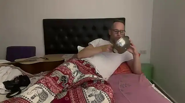 Snapshot of CamCrestXXX chatting on January 2025 03:25:01 PM CamCrestXXX online show from January 2025 03:25:01 PM