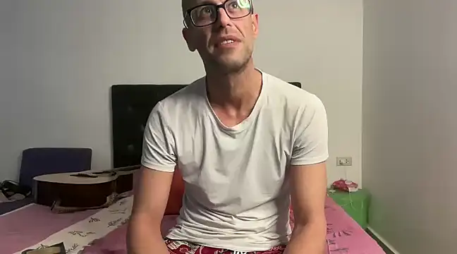 Snapshot of CamCrestXXX chatting on January 2025 05:33:02 AM CamCrestXXX online show from January 2025 05:33:02 AM