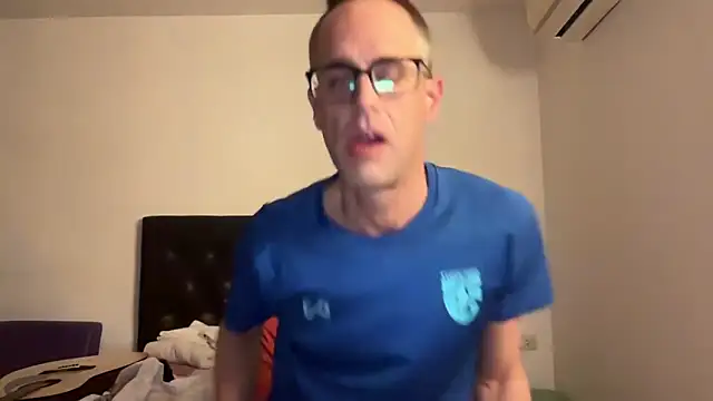 Snapshot of CamCrestXXX chatting on January 2025 02:43:01 PM CamCrestXXX online show from January 2025 02:43:01 PM