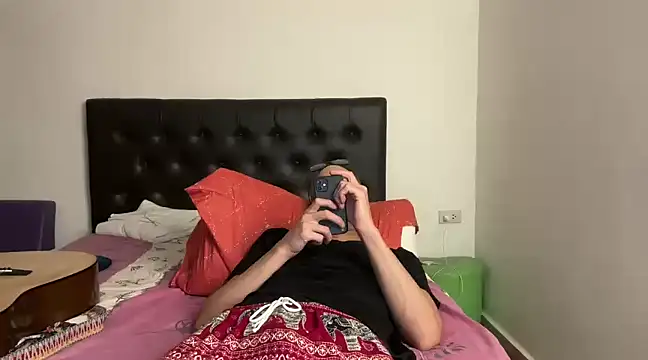 Snapshot of CamCrestXXX chatting on January 2025 04:00:02 PM CamCrestXXX online show from January 2025 04:00:02 PM