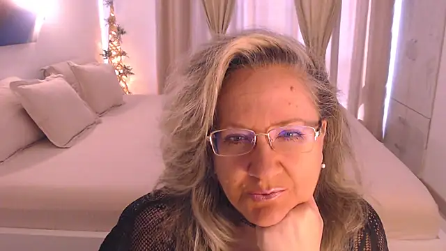 Snapshot of Raisshy chatting on November 2025 11:01:02 AM Raisshy online show from November 2025 11:01:02 AM