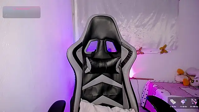 ninatiny online show from November 2025 10:03:01 AM