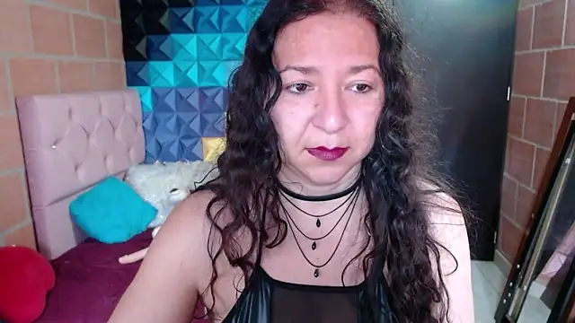 katifoxx online show from December 2024 07:35:01 PM