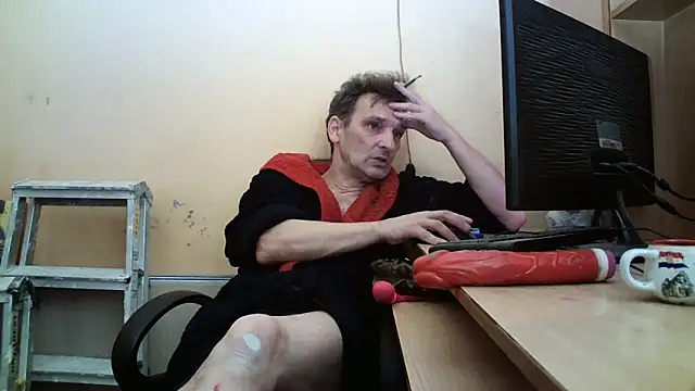 Snapshot of dundyFocus chatting on April 2026 10:37:02 AM dundyFocus online show from April 2026 10:37:02 AM