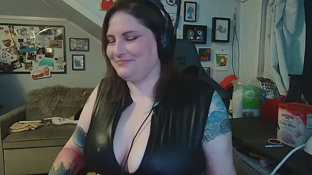 Snapshot of royallylit chatting on February 2025 02:15:01 AM royallylit online show from February 2025 02:15:01 AM