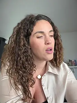 Clara-xoxo online show from February 2026 01:40:01 PM