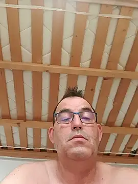 Snapshot of Lentbulant chatting on October 2025 07:41:02 AM Lentbulant online show from October 2025 07:41:02 AM