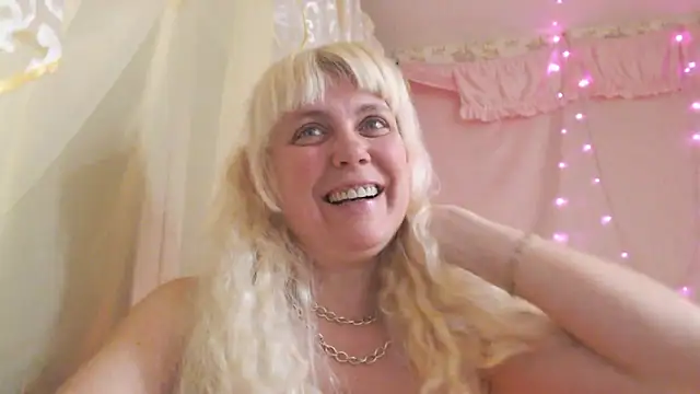 SunnySylvia online show from February 2026 06:03:01 PM