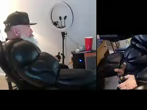 Snapshot of njdbear chatting on February 2025 09:06:02 PM njdbear online show from February 2025 09:06:02 PM